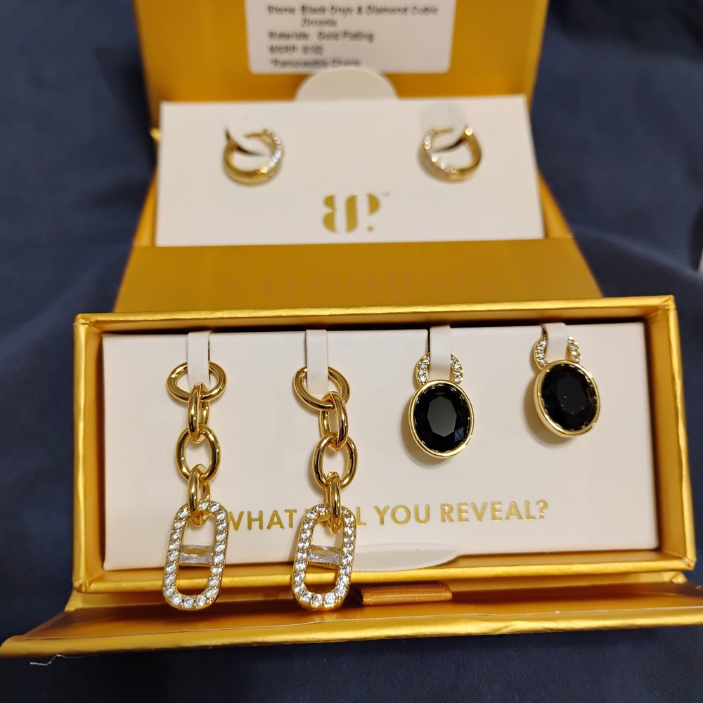 Elegant Gold and Black Earrings Set